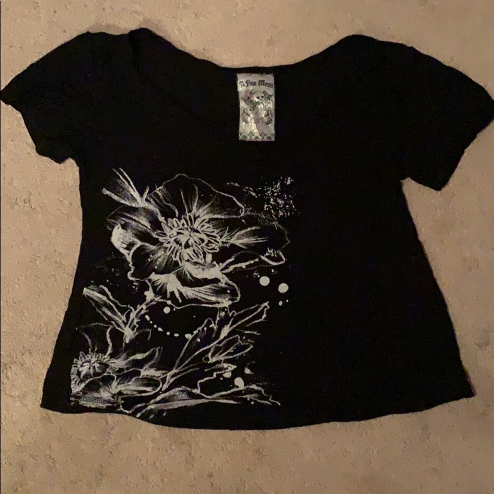 Black t shirt crop top